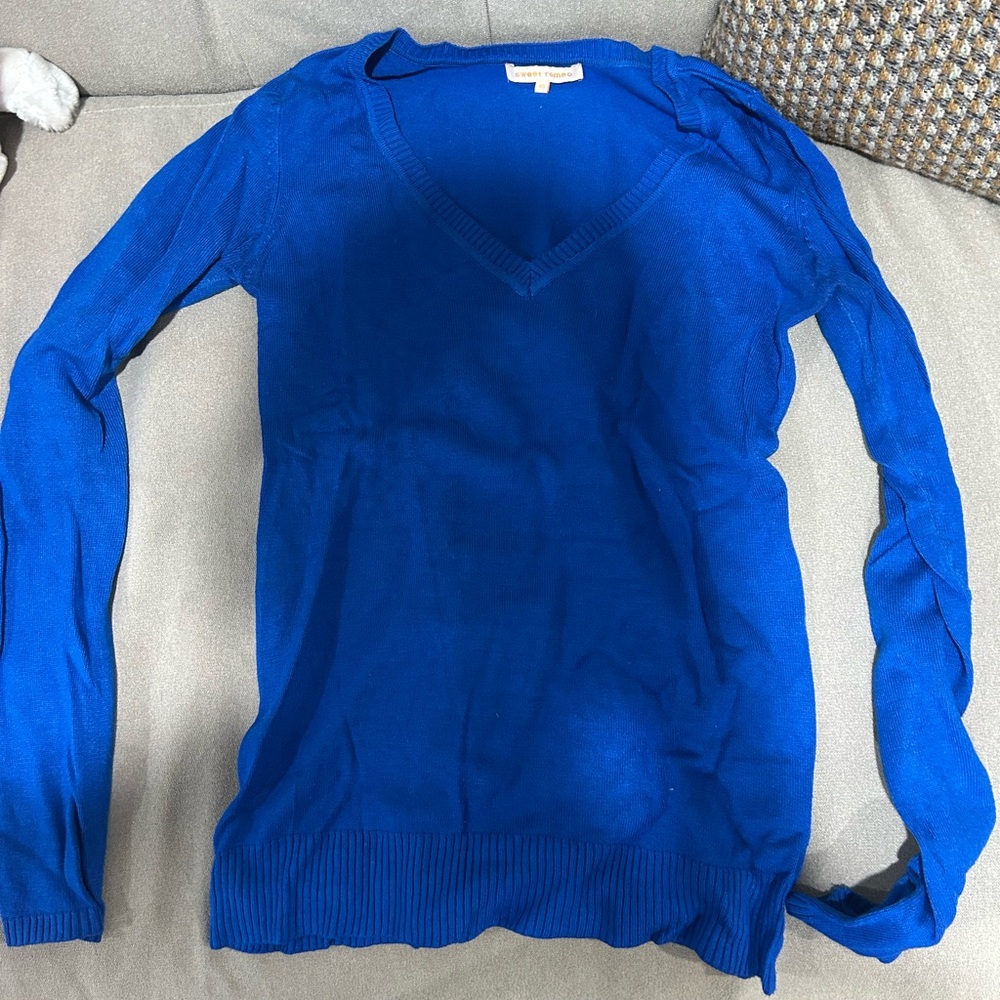 Sweet Romeo V-Neck Sweater in Vibrant Blue